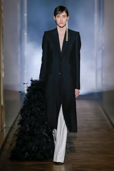 Look 13